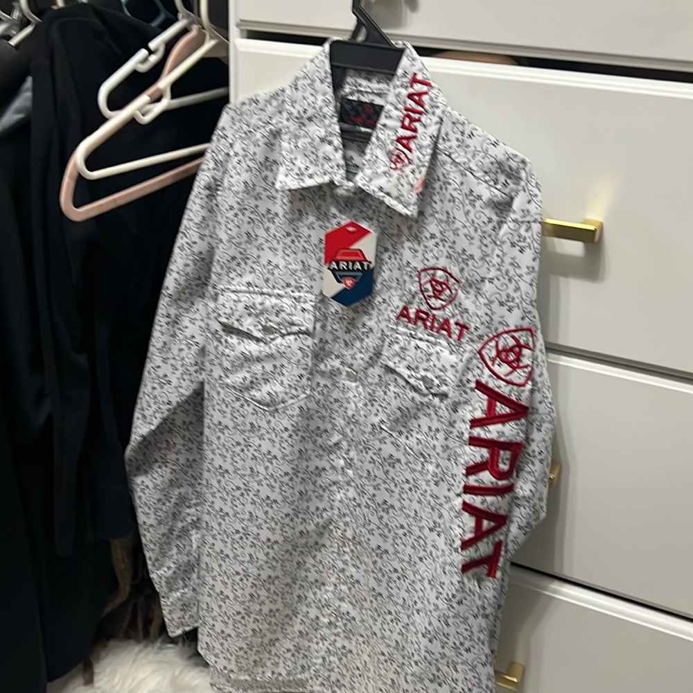 Beautiful printed Ariat top